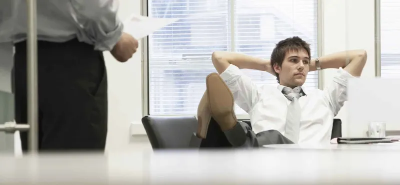 كيف تكون مستمعا جيدا؟ هذه الأشياء تخلص منها