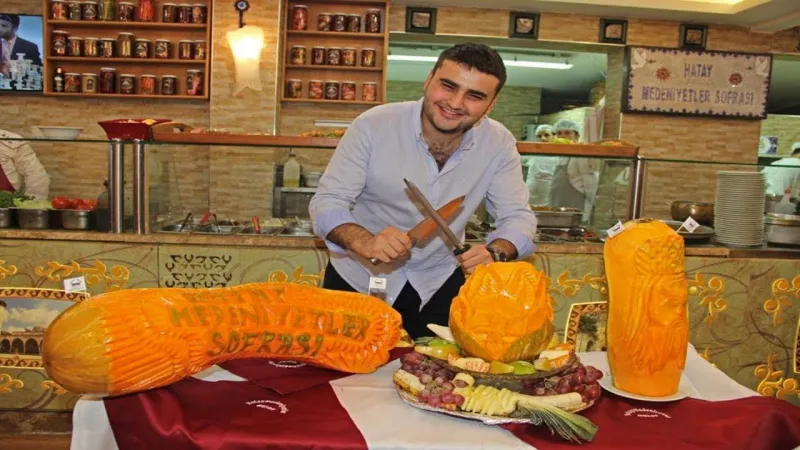 "بوراك أوزدمير".. قصة "شيف" أبهر رؤساء وأمراء تركيا بأطباقه المبتكرة (فيديو)