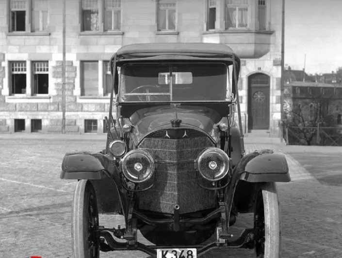 تعرف على أوائل السيارات التي دخلت الأراضي السعودية (صور)