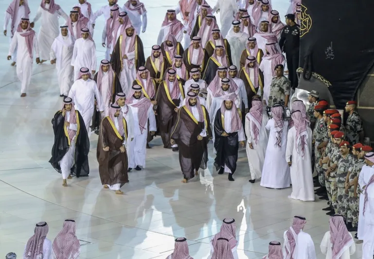 شاهد: لماذا زار ولي العهد الأمير محمد بن سلمان الحرم المكي فجر اليوم ؟