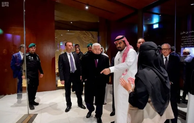 الرئيس الفلسطيني في زيارة لحي الطريف التاريخي بالدرعية (صور)