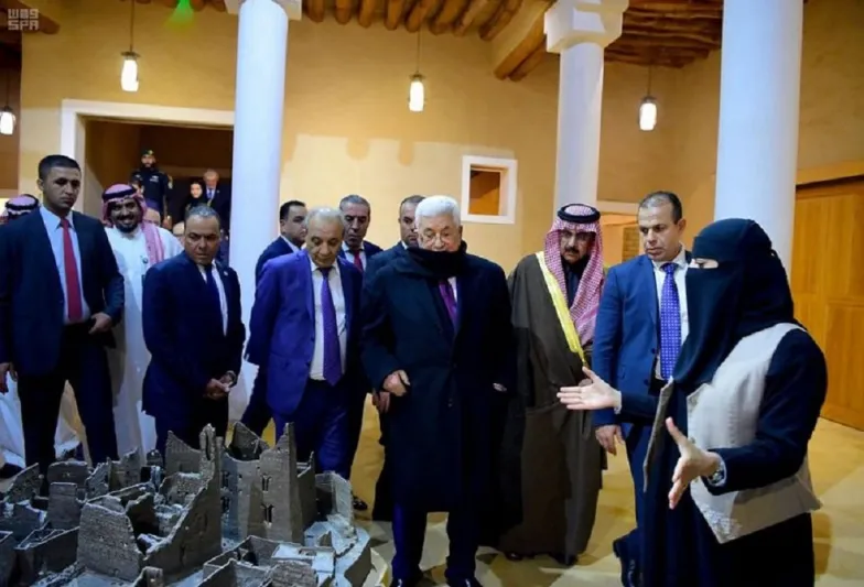 الرئيس الفلسطيني في زيارة لحي الطريف التاريخي بالدرعية (صور)