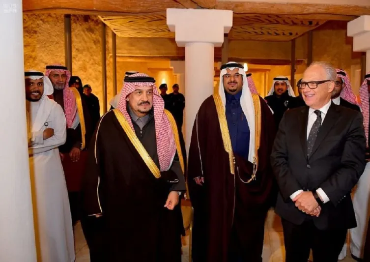 الرئيس الفلسطيني في زيارة لحي الطريف التاريخي بالدرعية (صور)