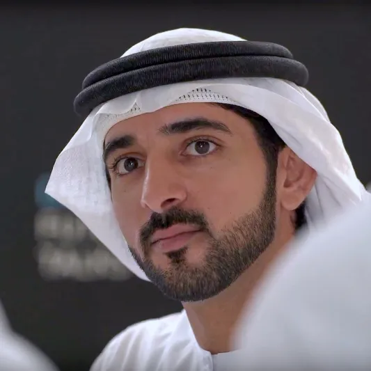 ولي عهد دبي يحلق في سمائها كالرجل الحديدي (فيديو)