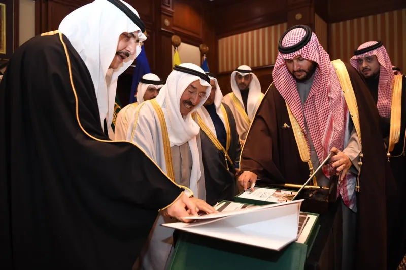 ماذا قال أمير الكويت عن العلاقات التاريخية مع السعودية؟