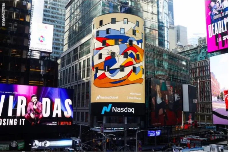 أعماله زينت ميدان " تايمز سكوير".. خطاط سعودي يصل للعالمية بلوحاته الإبداعية