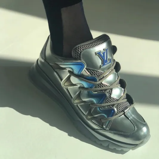 «Zig Zags».. أحدث أحذية «لويس فويتون» الرياضية