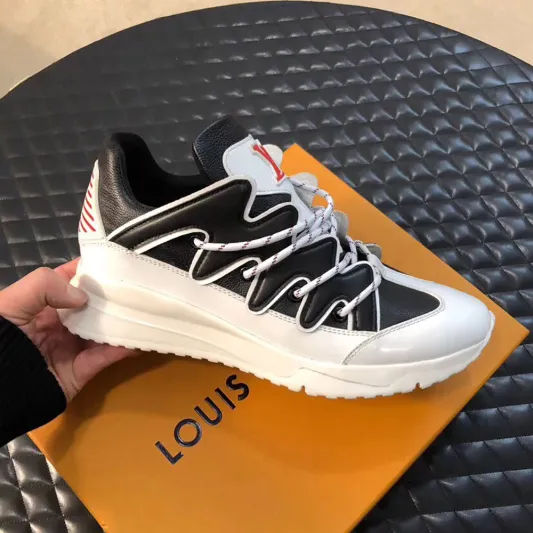 «Zig Zags».. أحدث أحذية «لويس فويتون» الرياضية