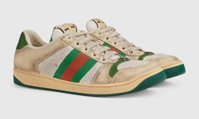 "غوتشي" تصدم عشاق الموضة بحذائها "المقزز"