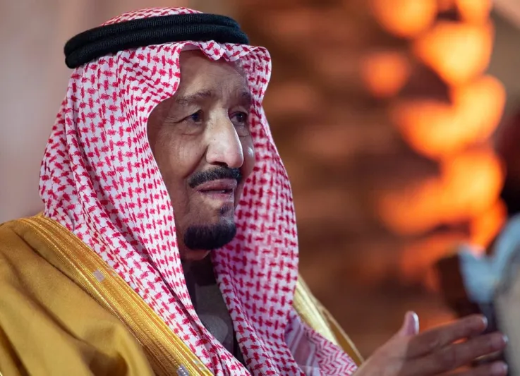 ماذا قال خادم الحرمين الشريفين خلال زيارته لمكتبه بقصر الحكم بالرياض؟ (فيديو)