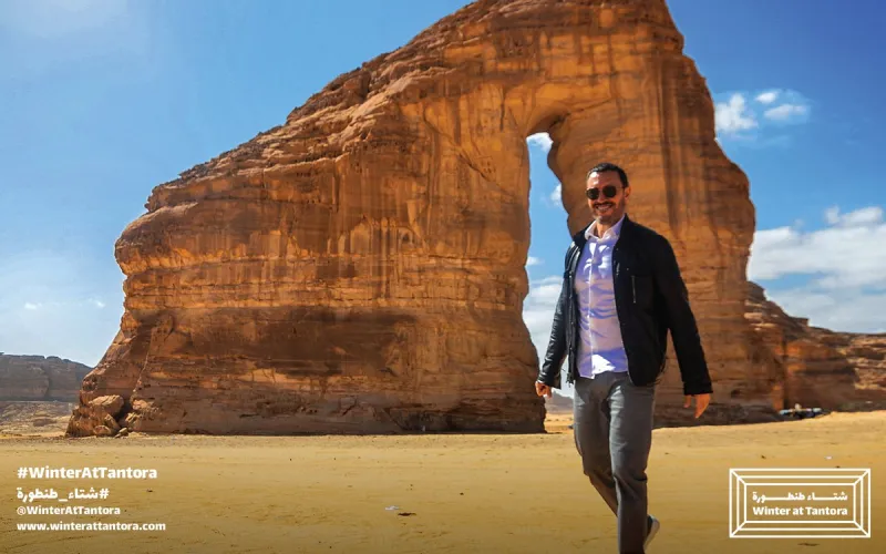 جولة سياحية لكاظم الساهر بين طبيعة وآثار العلا ( صور)