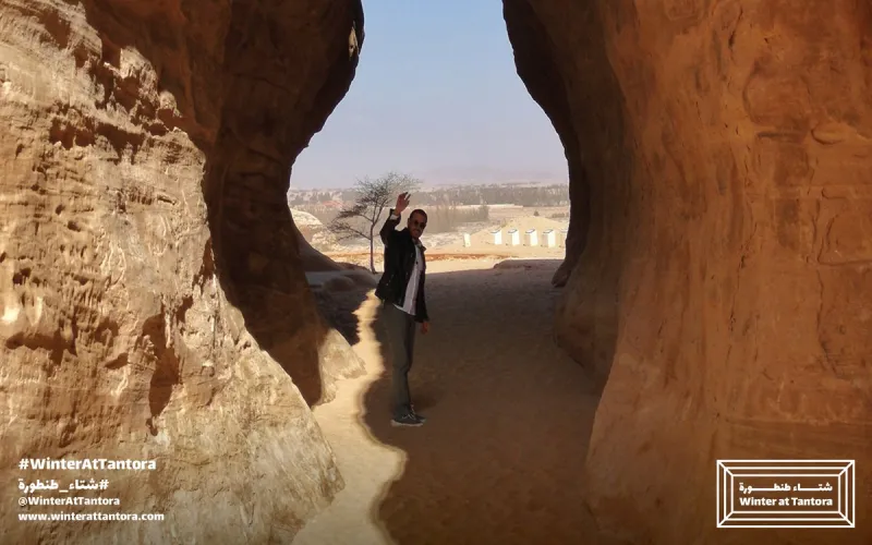 جولة سياحية لكاظم الساهر بين طبيعة وآثار العلا ( صور)