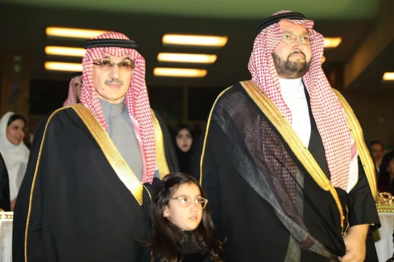 بكلمات مؤثرة.. الوليد بن طلال يرثي والده بمقر الجامعة العربية المفتوحة (فيديو)