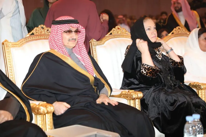 بكلمات مؤثرة.. الوليد بن طلال يرثي والده بمقر الجامعة العربية المفتوحة (فيديو)