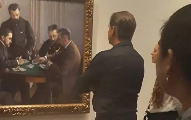 جيمس بوند في أبو ظبي.. تعرف على سر زيارته؟