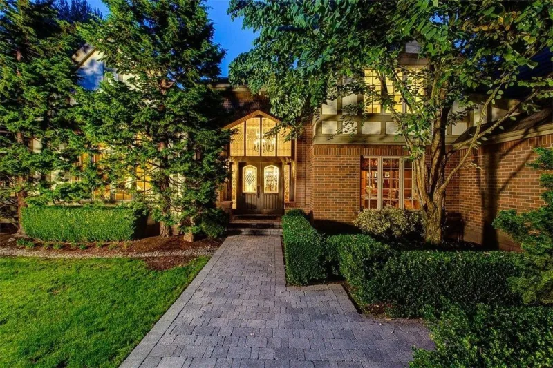 مكتبة ذكية ونظام موسيقي تحت الماء..  قصر بيل غيتس عالم خاص من التكنولوجيا