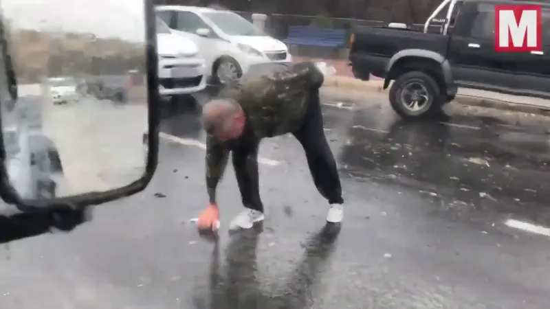 أسماك تتساقط من السماء على رؤوس سكان جزيرة مالطا ( فيديو)