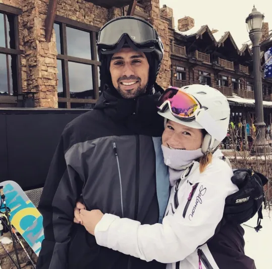 ابنة بيل جيتس في مهمة على الجليد مع صديقها المصري لـ48 ساعة (صور)