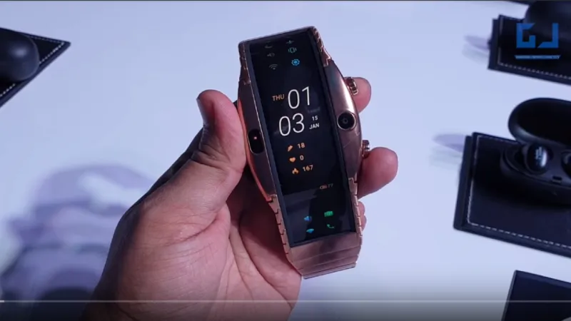 أول هاتف ذكي في العالم يمكنك ارتداؤه على معصم اليد (فيديو)