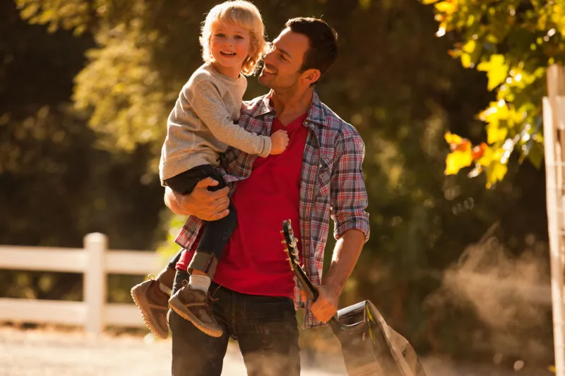 بهذه الطرق ستكون رجلا عظيما في عيون أبنائك.. القاعدة الذهبية