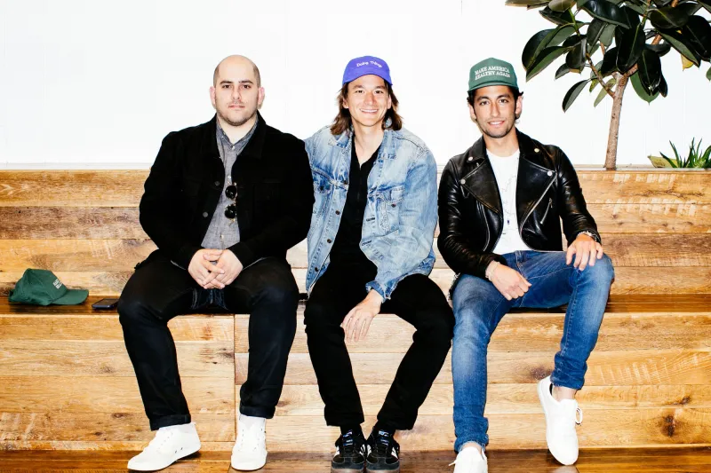 كيف دفع الجوع 3 أصدقاء لتأسيس مطعم  قيمته أكثر من مليار دولار؟