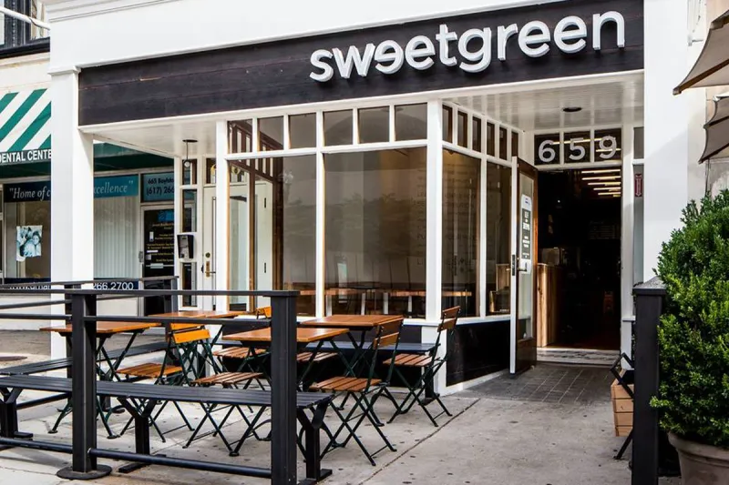 كيف دفع الجوع 3 أصدقاء لتأسيس مطعم  قيمته أكثر من مليار دولار؟