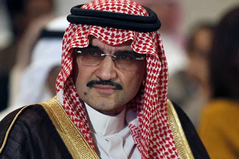 الوليد بن طلال: «أهم قراراتي أتخذها أثناء السير في البر» (فيديو)