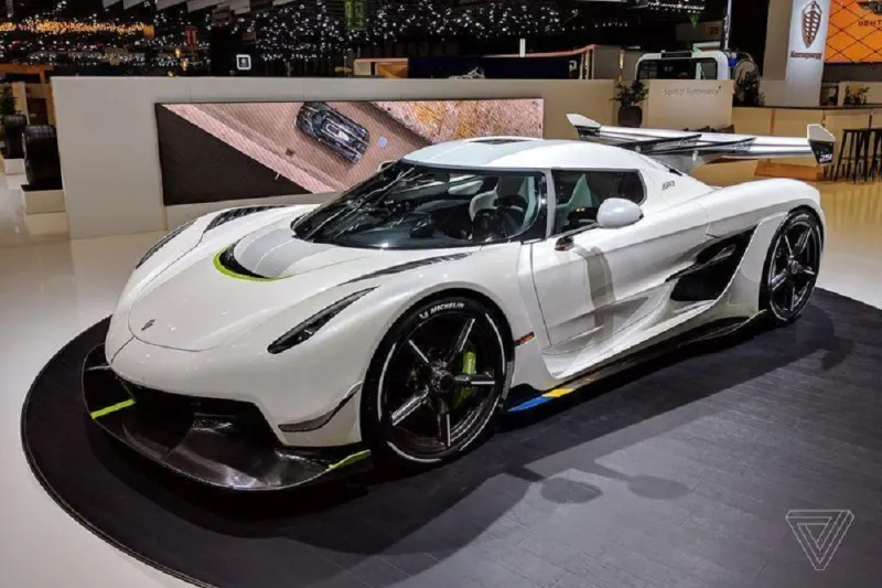 سيارة «جيسكو».. تعبر ملعب كرة القدم في أقل من ثانية!