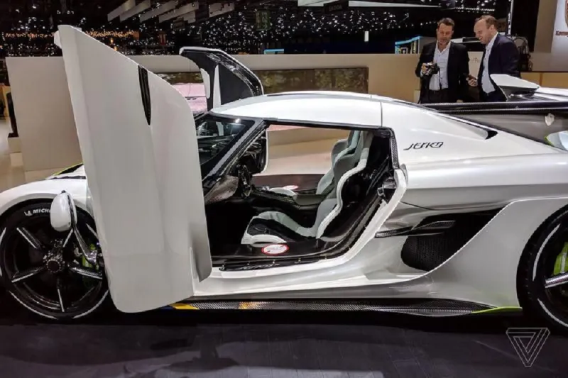 سيارة «جيسكو».. تعبر ملعب كرة القدم في أقل من ثانية!