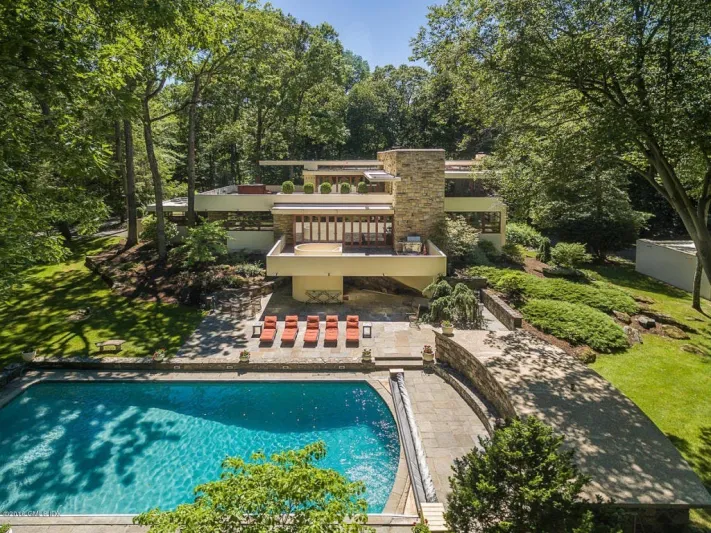 «Fallingwater» تحفة معمارية مخفية في قلب الغابات