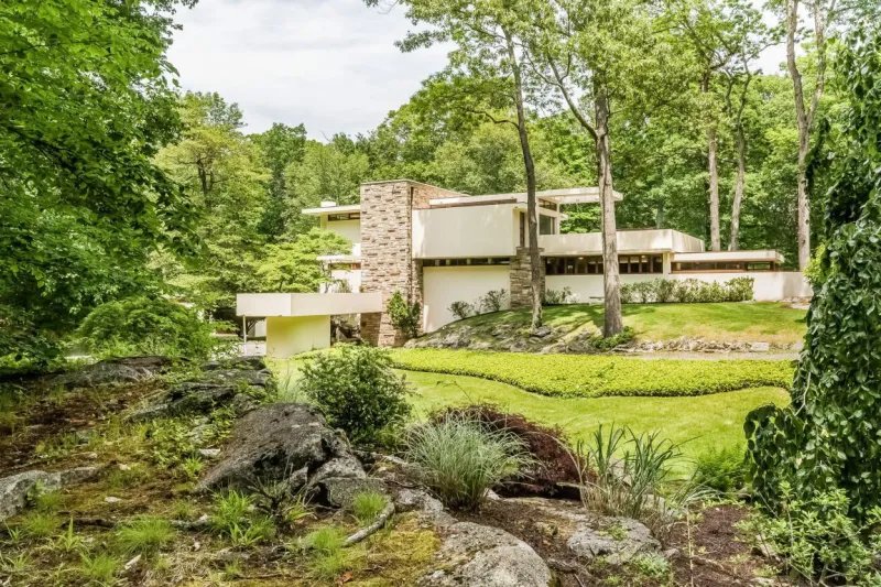 «Fallingwater» تحفة معمارية مخفية في قلب الغابات