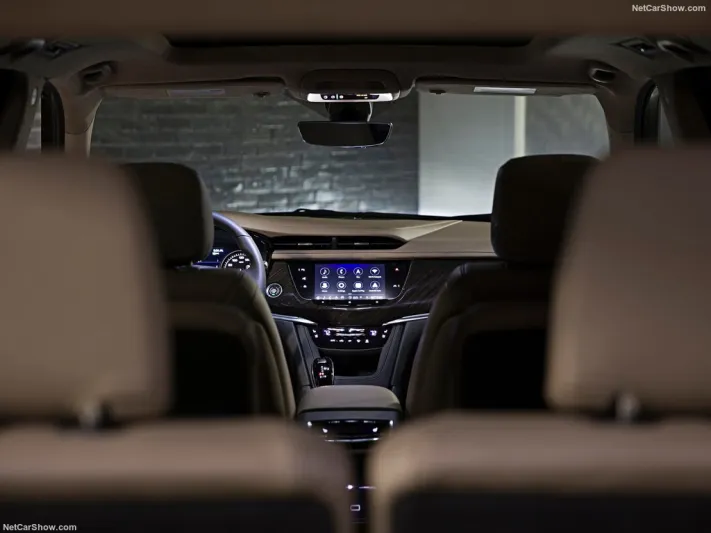 كاديلاك توسع عائلتها وتطلق XT6 لعام 2020