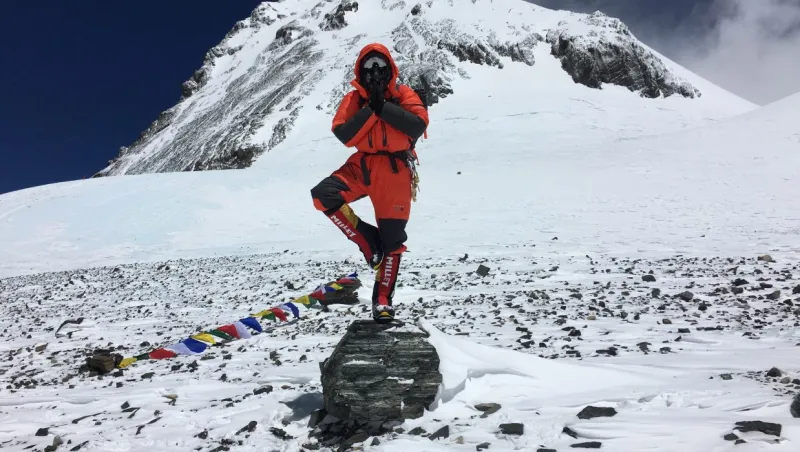تكلفة مغامرة تسلق جبل إيفرست من البداية حتى القمة