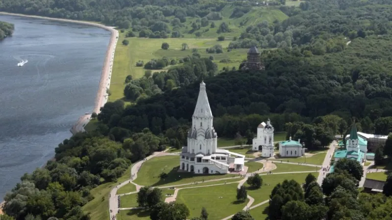 نأخذك في جولة داخل منتزه كولومينسكوي الأقدم في موسكو