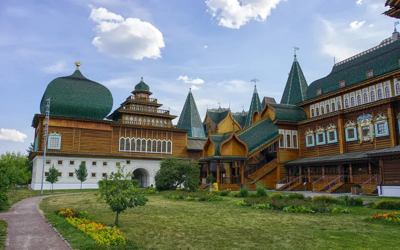 نأخذك في جولة داخل منتزه كولومينسكوي الأقدم في موسكو