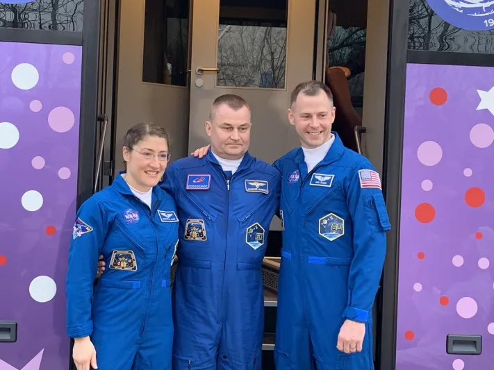 بعد فشل مهمتهم الاولى ..رواد مركبة «Soyuz MS-12» يعودون للفضاء من جديد (فيديو