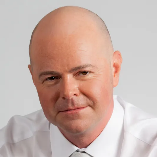 كيف أسس جيف لوسون إحدى أكبر شركات البرمجيات الأمريكية من رحم الأزمة المالية العالمية؟