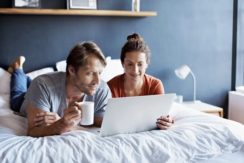 عندما يكون الصمت قاتلاً في العلاقة الزوجية.. كيف تتغلب عليه؟