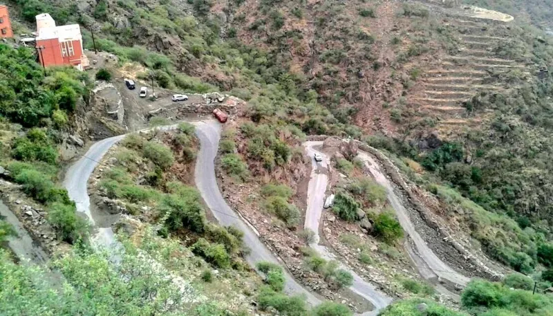 لقطات مثيرة لأخطر الطرق الجبلية بالجزيرة العربية في جازان (فيديو)
