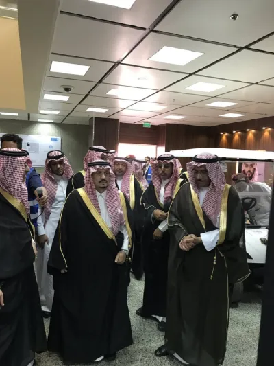 أسمى معاني التواضع.. أمير الرياض يعتذر لطالب جامعي عن هذا الموقف (فيديو)