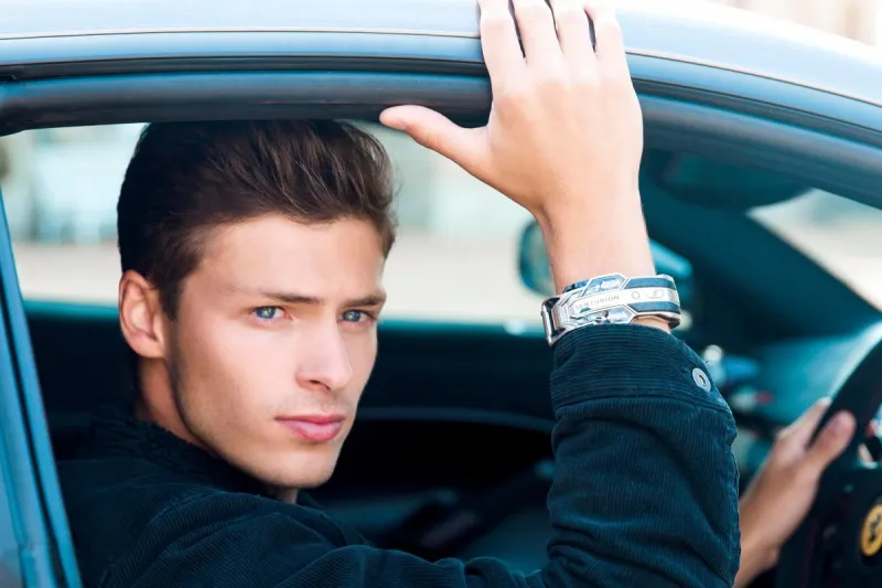 مصنوع من مادة "فضائية" ومرصع بالألماس.. إليك أغلى مفتاح سيارة بالعالم