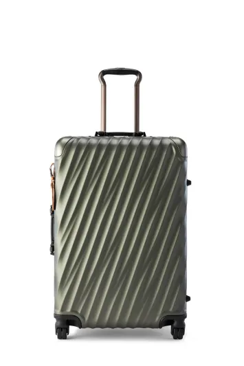 تومي تسلّط الضوء على مجموعات فاخرة مع الدكتور حسن غنيم