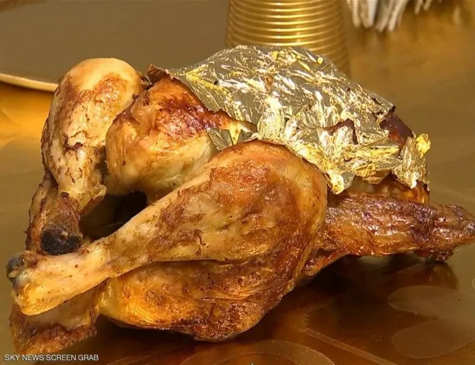 سهرة عشاء بقائمة طعام مغطاة بالذهب عيار 24 (فيديو)