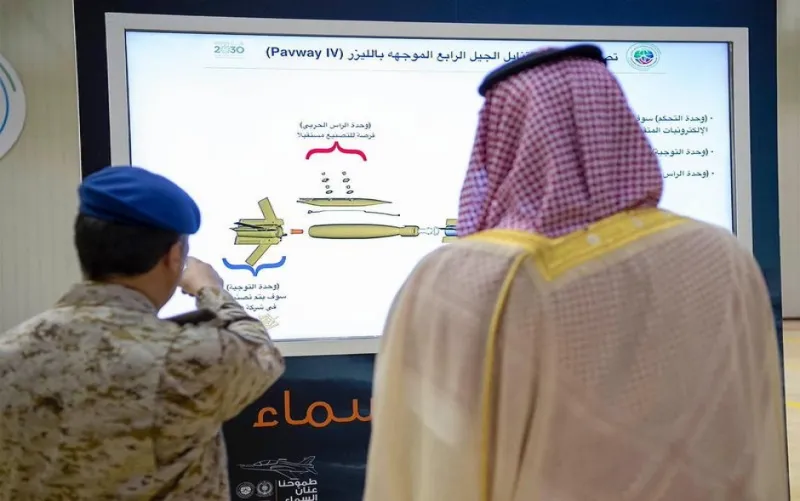 ما تريد معرفته عن أول طائرة تدريب نفاثة من طراز هوك التي دشنها ولي العهد (صور)