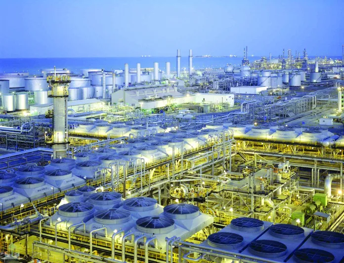 وبفارق كبير.. أرامكو السعودية الأكبر في إنتاج النفط عالميا