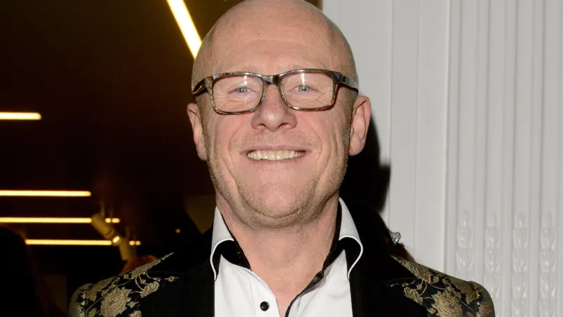 لسبب غريب.. ملياردير بريطاني لن يترك ثروته لأبنائه