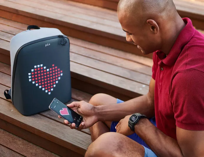 أسباب عصرية لتختار حقيبة Pix الرقمية.. صممها حسب رغبتك (فيديو)