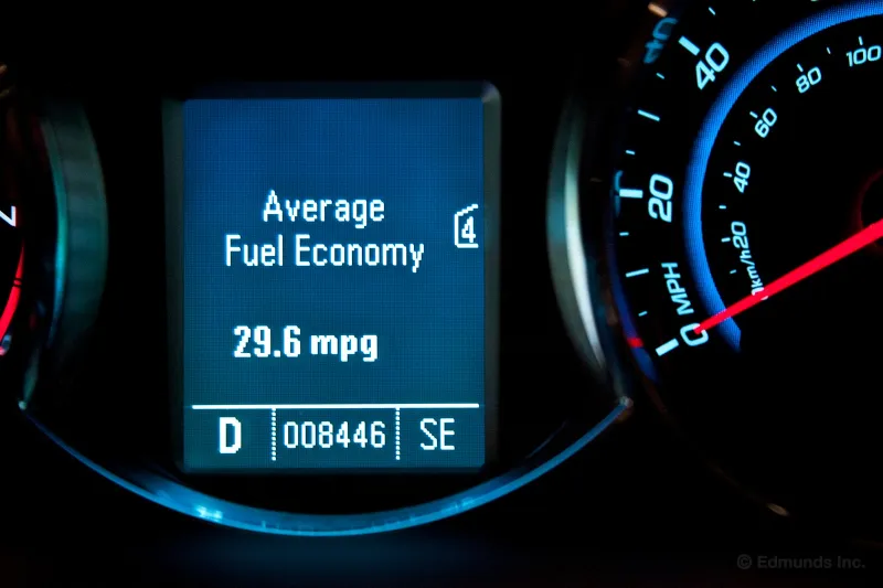 احذر من انخفاض مؤشر البنزين أقل من الربع  أثناء القيادة