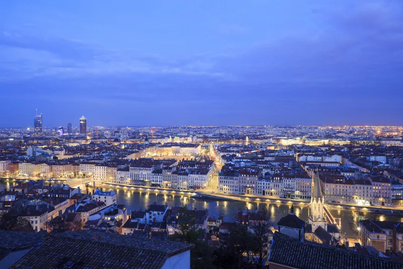 دليلك الكامل للسياحة في فرنسا.. هذه أفضل المزارات والمطاعم والفنادق