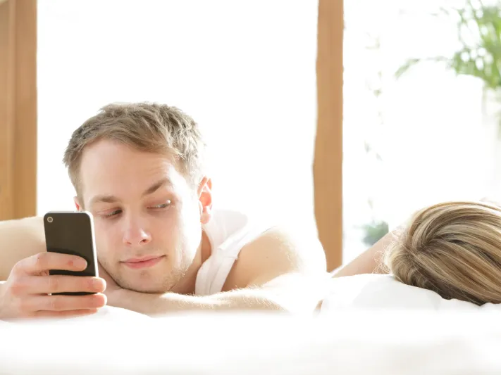 بعد خيانة ويليام وكيت وطلاق جيف وماكينزي.. لماذا يخون الرجال؟